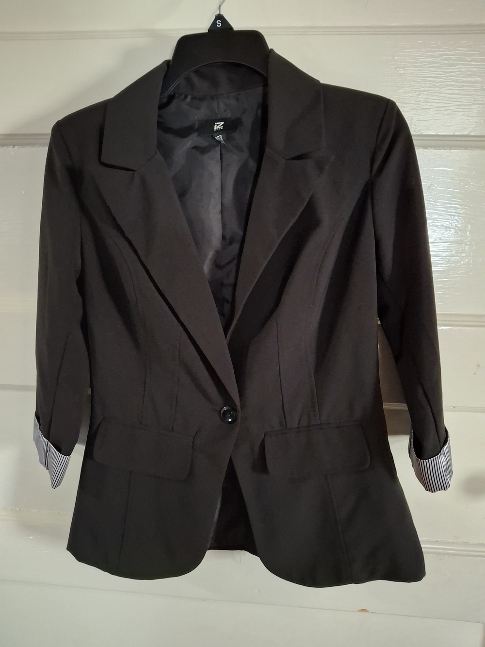 IZ Byer Black One Button Blazer Size Medium Striped Cuffs CFD140
